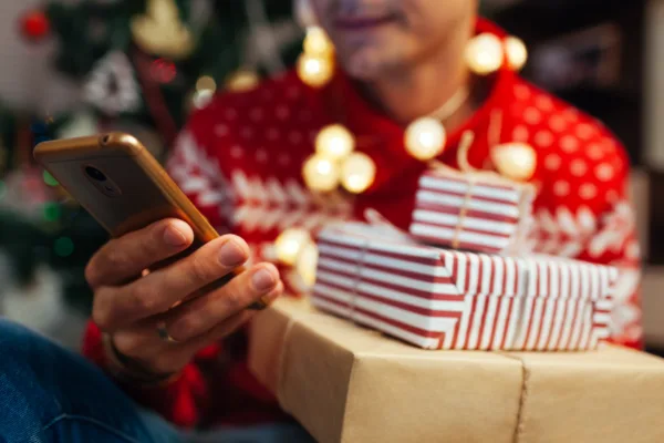Świąteczne wierszyki na SMS i WhatsApp – Wyjątkowe życzenia na Boże Narodzenie